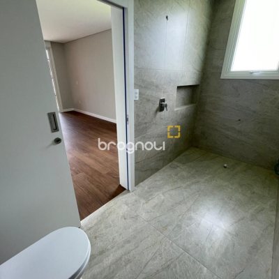 Casa de Condomínio com 339m², 4 quartos (sendo 4 suítes), 4 garagens, no bairro Pedra Branca em Palhoça