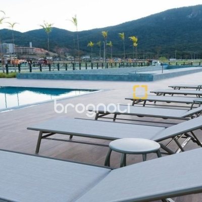 Casa de Condomínio com 339m², 4 quartos (sendo 4 suítes), 4 garagens, no bairro Pedra Branca em Palhoça