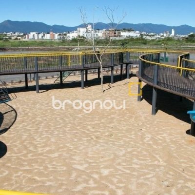 Casa de Condomínio com 339m², 4 quartos (sendo 4 suítes), 4 garagens, no bairro Pedra Branca em Palhoça