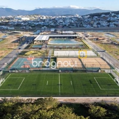 Casa de Condomínio com 339m², 4 quartos (sendo 4 suítes), 4 garagens, no bairro Pedra Branca em Palhoça