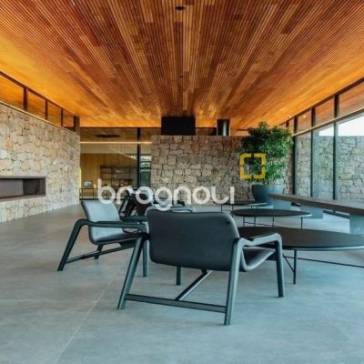 Casa de Condomínio com 339m², 4 quartos (sendo 4 suítes), 4 garagens, no bairro Pedra Branca em Palhoça