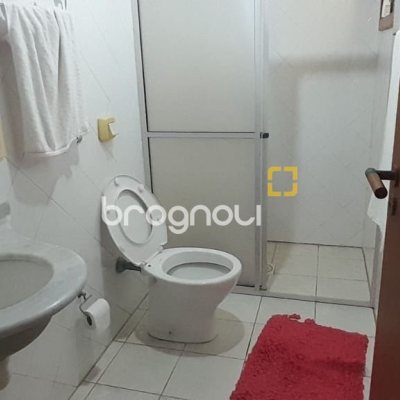 Casa com 314m², 4 quartos (sendo 2 suítes), 4 garagens, no bairro Trindade em Florianópolis