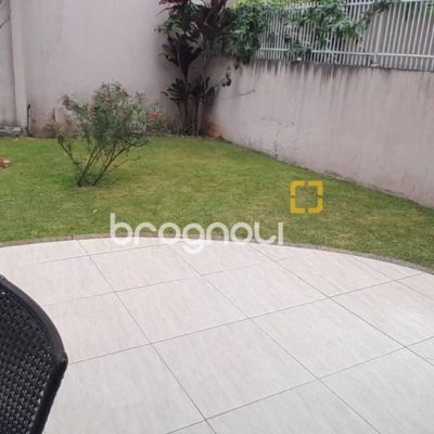 Casa com 314m², 4 quartos (sendo 2 suítes), 4 garagens, no bairro Trindade em Florianópolis