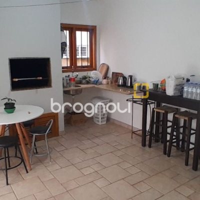 Casa com 314m², 4 quartos (sendo 2 suítes), 4 garagens, no bairro Trindade em Florianópolis