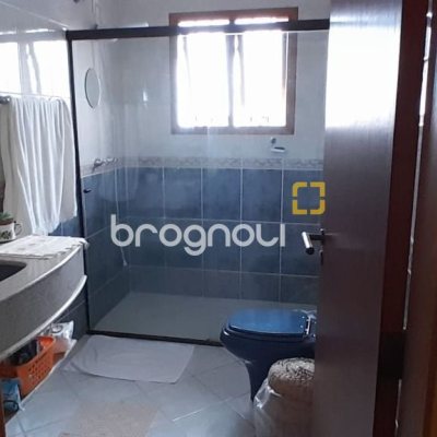 Casa com 314m², 4 quartos (sendo 2 suítes), 4 garagens, no bairro Trindade em Florianópolis