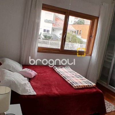 Casa com 314m², 4 quartos (sendo 2 suítes), 4 garagens, no bairro Trindade em Florianópolis