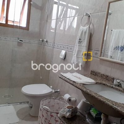 Casa com 314m², 4 quartos (sendo 2 suítes), 4 garagens, no bairro Trindade em Florianópolis