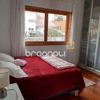 Casa com 314m², 4 quartos (sendo 2 suítes), 4 garagens, no bairro Trindade em Florianópolis