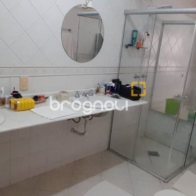Casa com 314m², 4 quartos (sendo 2 suítes), 4 garagens, no bairro Trindade em Florianópolis
