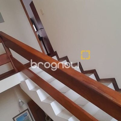 Casa com 314m², 4 quartos (sendo 2 suítes), 4 garagens, no bairro Trindade em Florianópolis