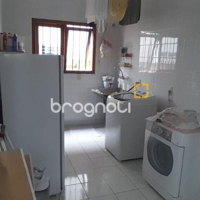Casa com 314m², 4 quartos (sendo 2 suítes), 4 garagens, no bairro Trindade em Florianópolis