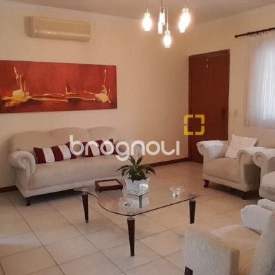 Casa com 314m², 4 quartos (sendo 2 suítes), 4 garagens, no bairro Trindade em Florianópolis