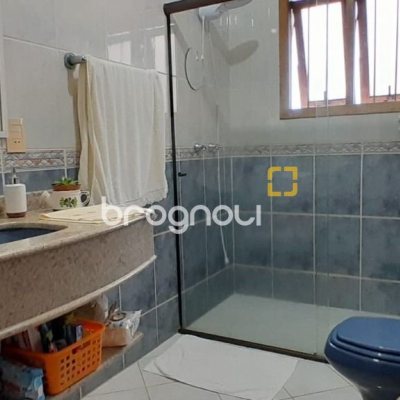 Casa com 314m², 4 quartos (sendo 2 suítes), 4 garagens, no bairro Trindade em Florianópolis