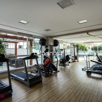 Apartamento com 95m², 3 quartos (sendo 1 suíte), 2 garagens, no bairro Beira Mar Norte em Florianópolis