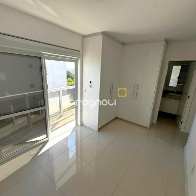 Apartamento com 95m², 3 quartos (sendo 1 suíte), 2 garagens, no bairro Beira Mar Norte em Florianópolis