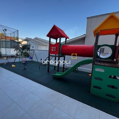 Apartamento com 95m², 3 quartos (sendo 1 suíte), 2 garagens, no bairro Beira Mar Norte em Florianópolis