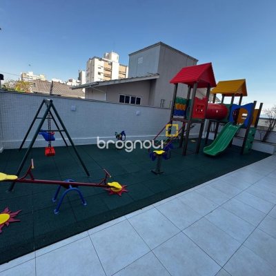 Apartamento com 95m², 3 quartos (sendo 1 suíte), 2 garagens, no bairro Beira Mar Norte em Florianópolis