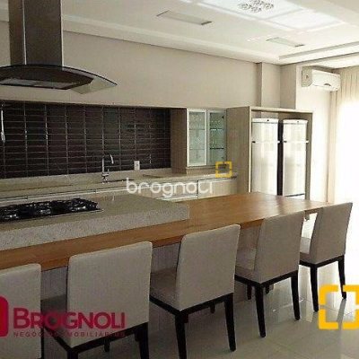 Apartamento com 95m², 3 quartos (sendo 1 suíte), 2 garagens, no bairro Beira Mar Norte em Florianópolis