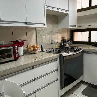 Apartamento com 170m², 4 quartos (sendo 1 suíte), 2 garagens, no bairro Agronômica em Florianópolis