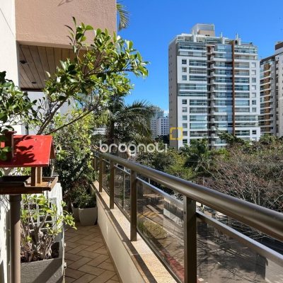 Apartamento com 170m², 4 quartos (sendo 1 suíte), 2 garagens, no bairro Agronômica em Florianópolis