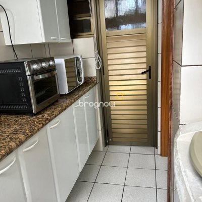 Apartamento com 170m², 4 quartos (sendo 1 suíte), 2 garagens, no bairro Agronômica em Florianópolis