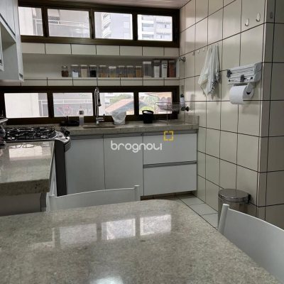 Apartamento com 170m², 4 quartos (sendo 1 suíte), 2 garagens, no bairro Agronômica em Florianópolis