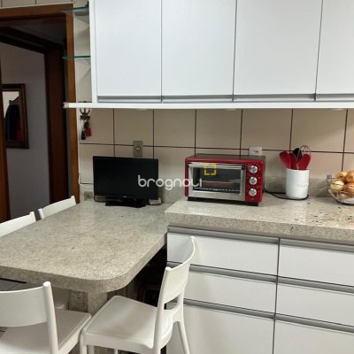 Apartamento com 170m², 4 quartos (sendo 1 suíte), 2 garagens, no bairro Agronômica em Florianópolis