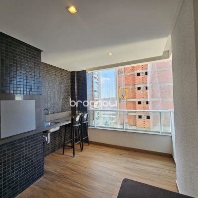 Apartamento com 107m², 3 quartos (sendo 1 suíte), 2 garagens, no bairro Campinas em São José
