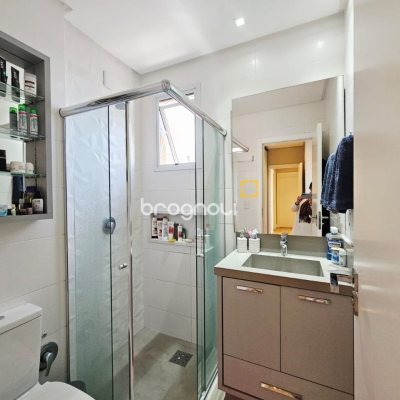 Apartamento com 107m², 3 quartos (sendo 1 suíte), 2 garagens, no bairro Campinas em São José