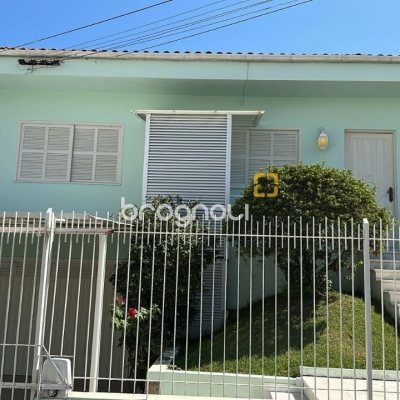 Casa com 185m², 4 quartos (sendo 1 suíte), 2 garagens, no bairro Capoeiras em Florianópolis