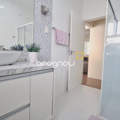 Casa com 185m², 4 quartos (sendo 1 suíte), 2 garagens, no bairro Capoeiras em Florianópolis