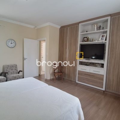 Casa com 185m², 4 quartos (sendo 1 suíte), 2 garagens, no bairro Capoeiras em Florianópolis