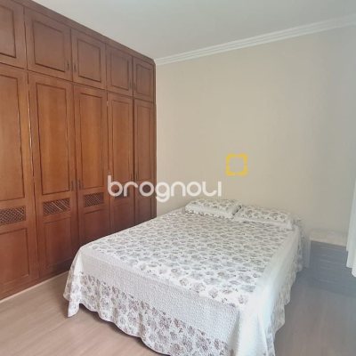 Casa com 185m², 4 quartos (sendo 1 suíte), 2 garagens, no bairro Capoeiras em Florianópolis
