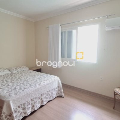 Casa com 185m², 4 quartos (sendo 1 suíte), 2 garagens, no bairro Capoeiras em Florianópolis