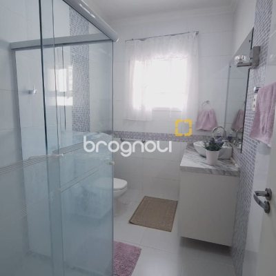 Casa com 185m², 4 quartos (sendo 1 suíte), 2 garagens, no bairro Capoeiras em Florianópolis
