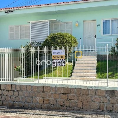 Casa com 185m², 4 quartos (sendo 1 suíte), 2 garagens, no bairro Capoeiras em Florianópolis