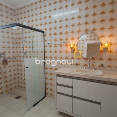Casa com 185m², 4 quartos (sendo 1 suíte), 2 garagens, no bairro Capoeiras em Florianópolis