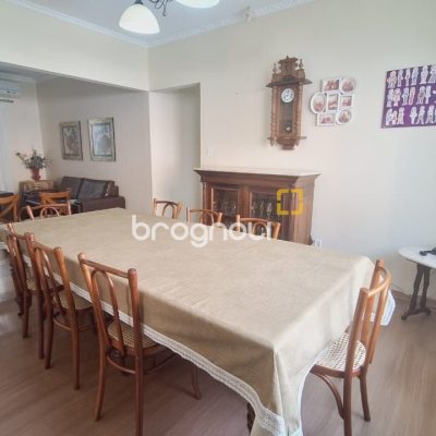 Casa com 185m², 4 quartos (sendo 1 suíte), 2 garagens, no bairro Capoeiras em Florianópolis