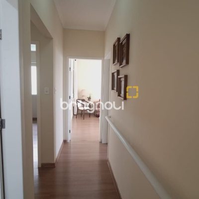 Casa com 185m², 4 quartos (sendo 1 suíte), 2 garagens, no bairro Capoeiras em Florianópolis
