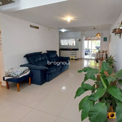 Casa com 99m², 2 quartos (sendo 2 suítes), 2 garagens, no bairro Ribeirão da Ilha em Florianópolis
