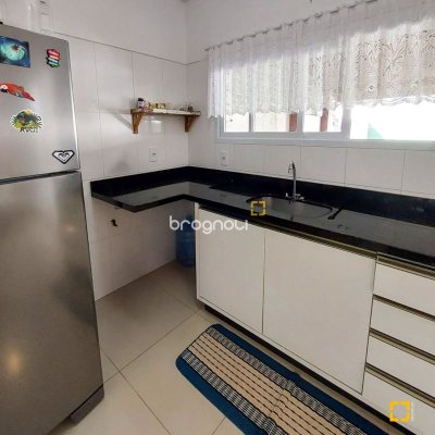 Casa com 99m², 2 quartos (sendo 2 suítes), 2 garagens, no bairro Ribeirão da Ilha em Florianópolis