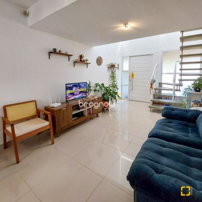 Casa com 99m², 2 quartos (sendo 2 suítes), 2 garagens, no bairro Ribeirão da Ilha em Florianópolis
