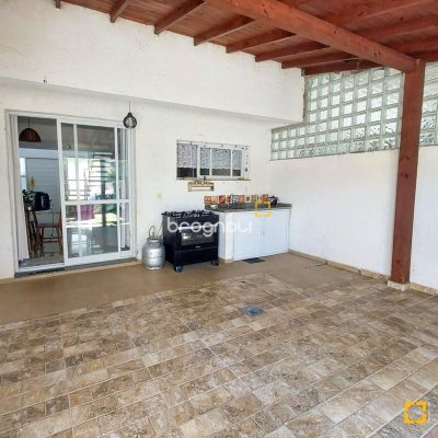 Casa com 99m², 2 quartos (sendo 2 suítes), 2 garagens, no bairro Ribeirão da Ilha em Florianópolis