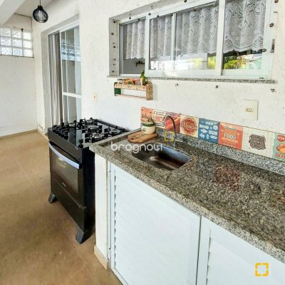 Casa com 99m², 2 quartos (sendo 2 suítes), 2 garagens, no bairro Ribeirão da Ilha em Florianópolis