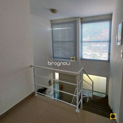 Casa com 99m², 2 quartos (sendo 2 suítes), 2 garagens, no bairro Ribeirão da Ilha em Florianópolis