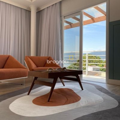 Casa com 365m², 3 quartos (sendo 3 suítes), 11 garagens, no bairro Beira Mar Norte em Florianópolis