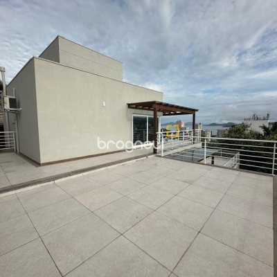 Casa com 365m², 3 quartos (sendo 3 suítes), 11 garagens, no bairro Beira Mar Norte em Florianópolis