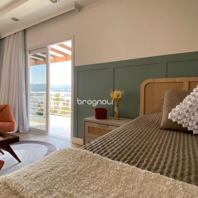 Casa com 365m², 3 quartos (sendo 3 suítes), 11 garagens, no bairro Beira Mar Norte em Florianópolis