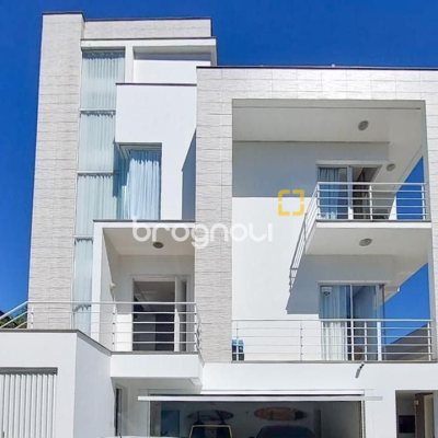 Casa com 322m², 3 quartos (sendo 3 suítes), 2 garagens, no bairro Lagoa da Conceição em Florianópolis