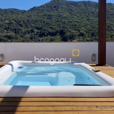 Casa com 322m², 3 quartos (sendo 3 suítes), 2 garagens, no bairro Lagoa da Conceição em Florianópolis